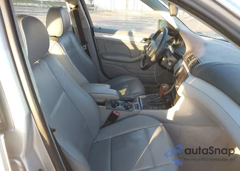 2003 BMW 330Xi z USA, uszkodzony, nr VIN WBAEW53473PG20291